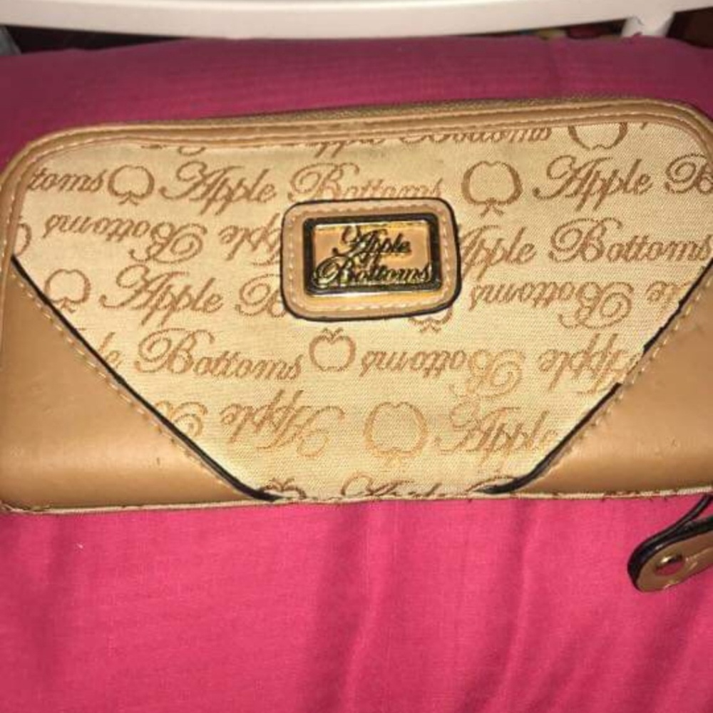 Apple Bottom Wallet